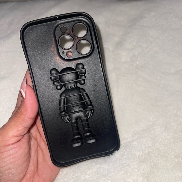 iPhone Case | Luminous SpongeBob & Kaws Case - Picture 3 of 6